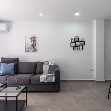 Odyssey - Captivating 2-Bedroom Retreat In 라르나카 외부 사진