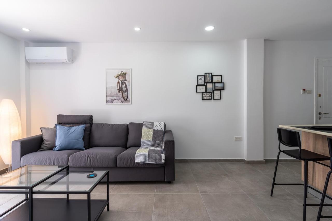 Odyssey - Captivating 2-Bedroom Retreat In 라르나카 외부 사진